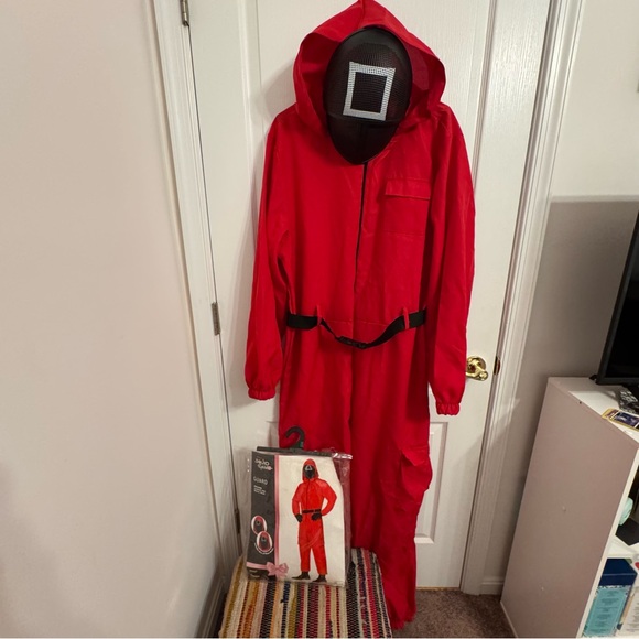 Spirit Halloween Squid Game Costume Guard Adult Size L / XL - Picture 2 of 11
